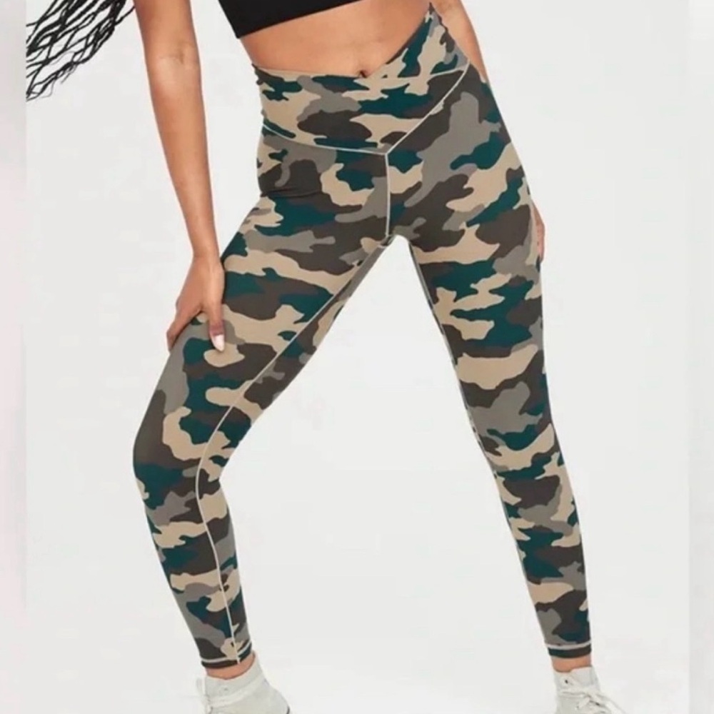 OFFLINE by Aerie Real Me High Waisted Crossover Camo Leggings Size M